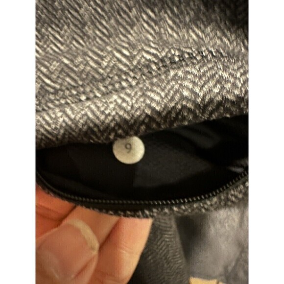Lululemon Base Runner 1/2 Zip Heathered Herringbone Heathered Black Black Size 6 - Picture 6 of 8